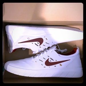 Nike SB Nyah Free Summit White/Team Crimson Size11